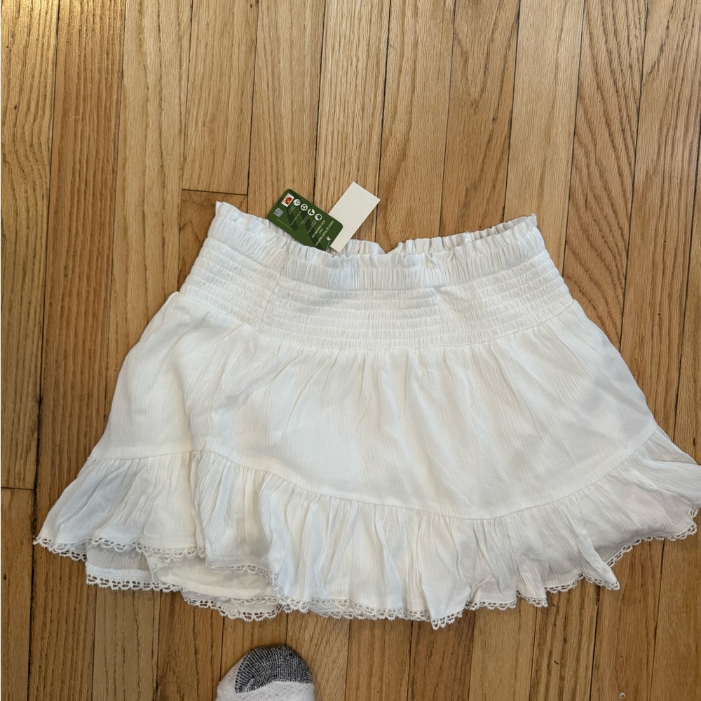 Areopostal white skort- never worn